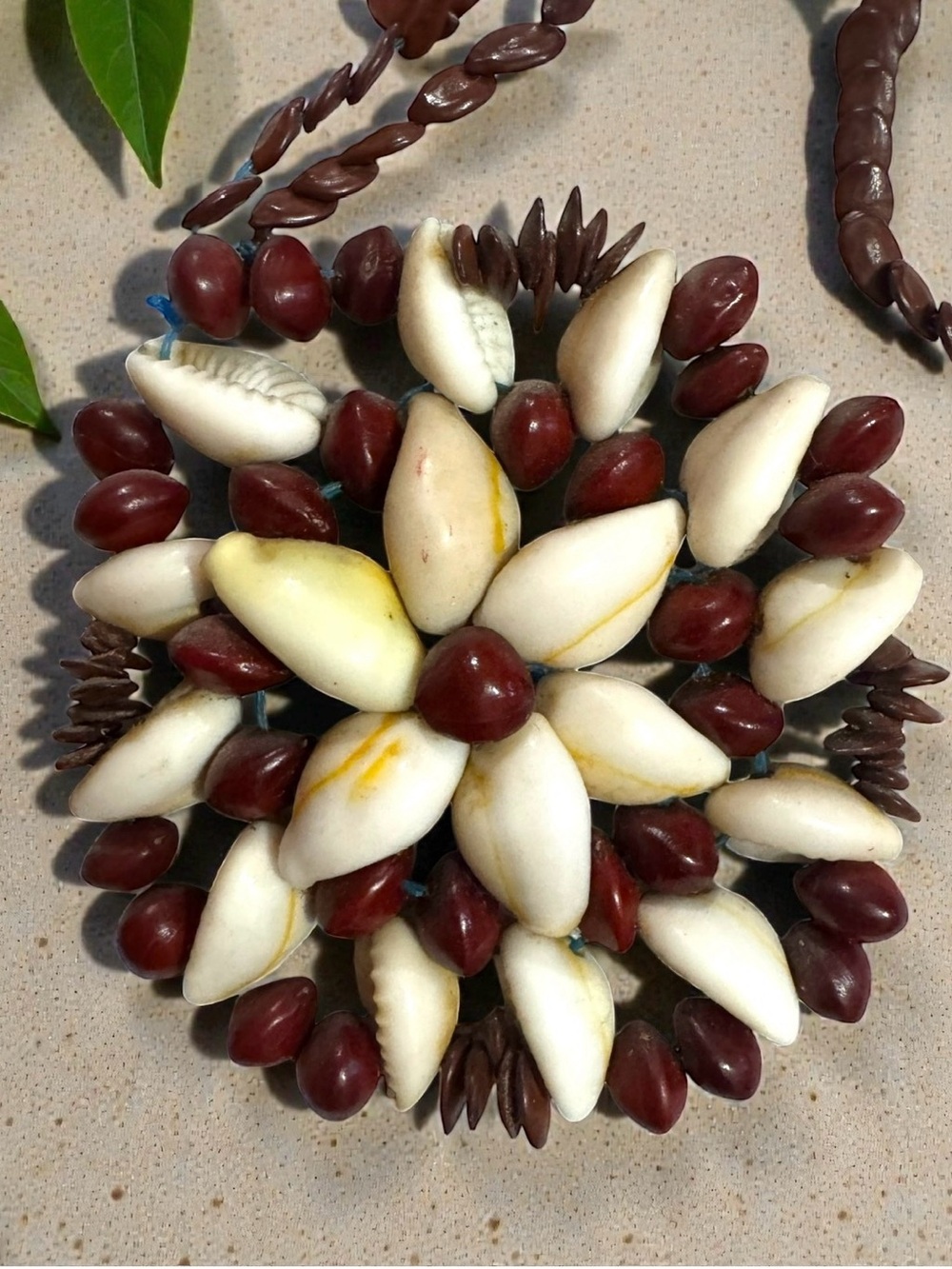 Vintage 1970’s Handcrafted Tahitian Cowrie Shell Flower Pendant Necklace - Picture 2 of 5